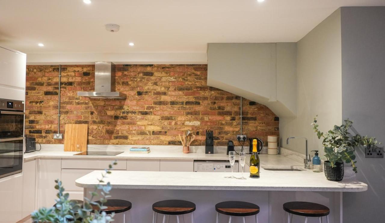 Stunning Brighton Seaside 2-Bedroom Townhouse With Patio, Sleeps 6 Екстер'єр фото